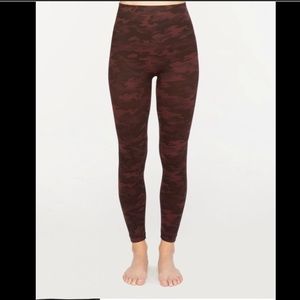 SPANX Camo Compression Legging medium